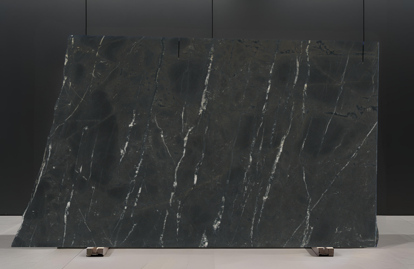 SARATOGA REMNANT - QUARTZITE /LATHERED / 3CM